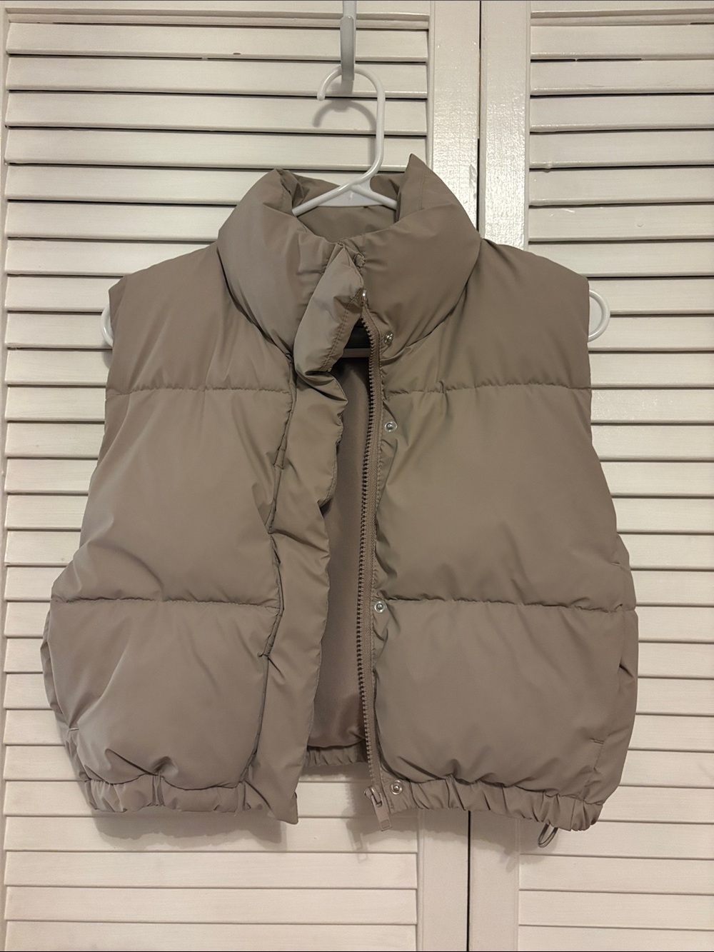 Cropped Puffer Vest in Taupe